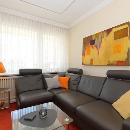 22-32-nielsen-am-stranduebergang