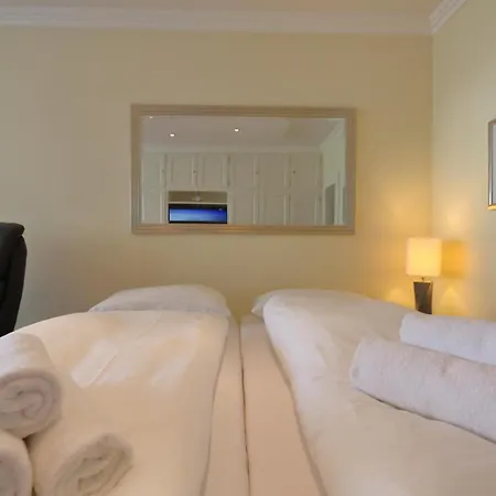 22-32-nielsen-am-stranduebergang *